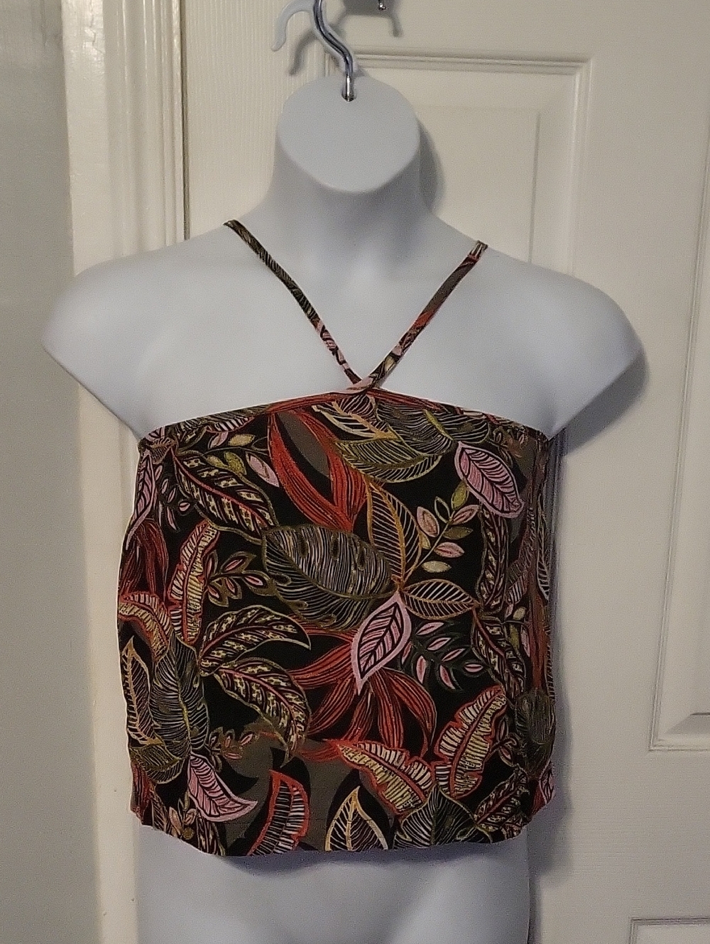 NWT Olivaceous  Black Floral Leaf Print Cropped Tank Top